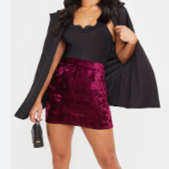 PrettyLittleThing Burgundy Crushed Velvet  Mini Skirt US 4 small - Picture 2 of 7